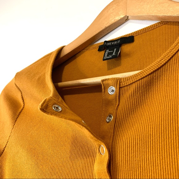 Forever 22 Mustard Crop Top - Picture 3 of 8